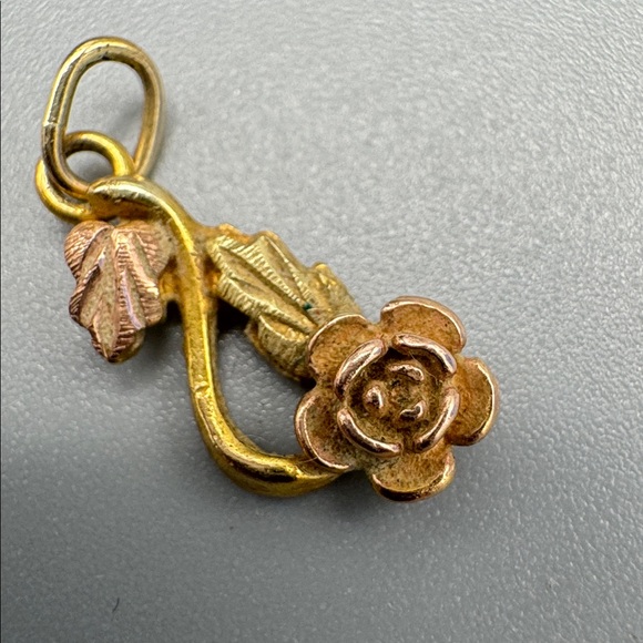 10KTGold and Rose Pendant